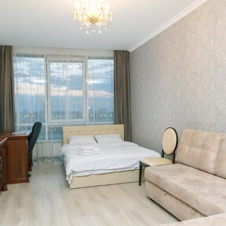 Apart Assistant On Smart Plaza Hotel Kiev Buitenkant foto