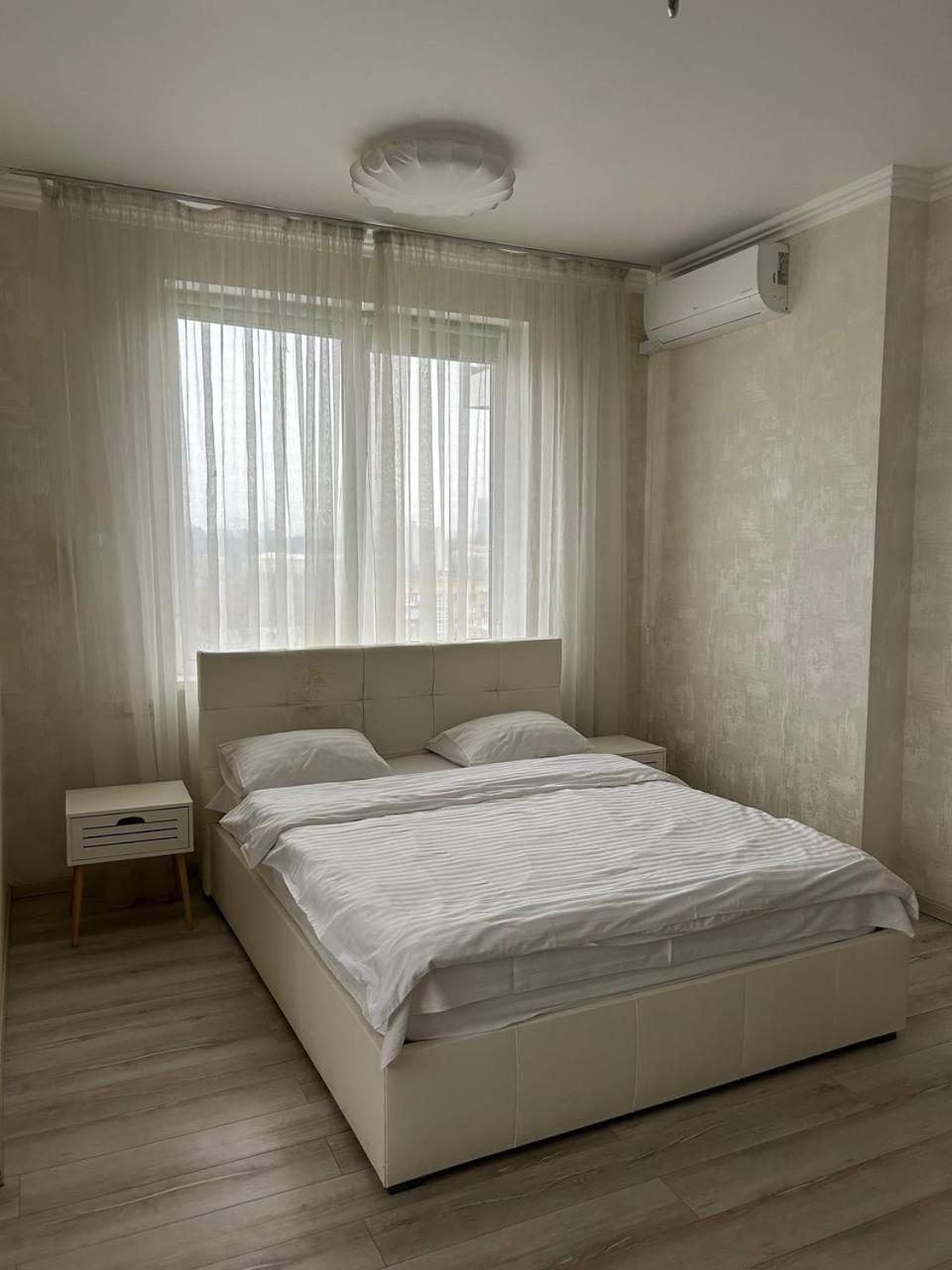 Apart Assistant On Smart Plaza Kiev Buitenkant foto