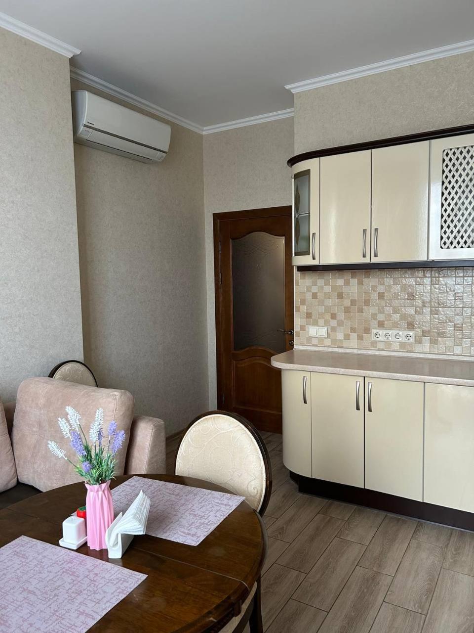 Apart Assistant On Smart Plaza Kiev Buitenkant foto